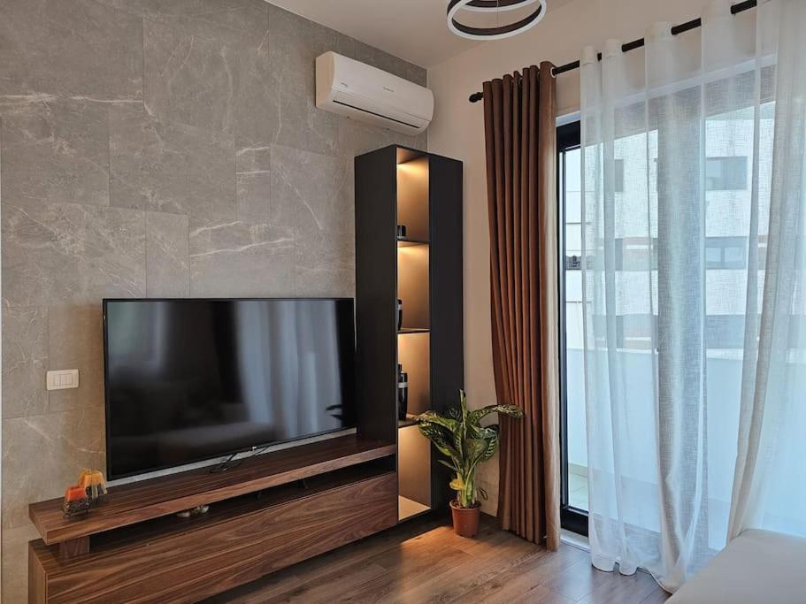 Apartamento Deluxe Flat With Garden_Tirana Exterior foto